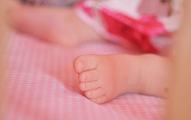 Британии одобрили рождение детей от трех родителей