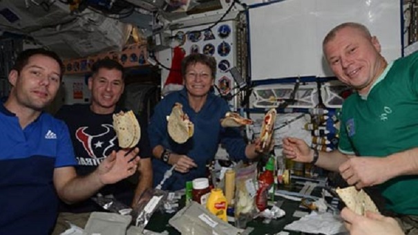 Космонавт Олег Новицкий продемонстрировал будни на МКС в Instaram