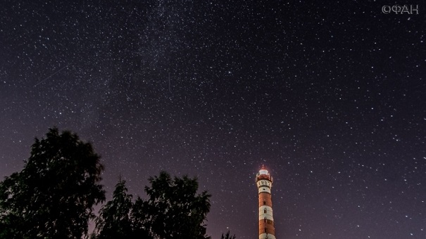 В глобальной паутине появилось видео метеорита, пролетающего в небе над Омском