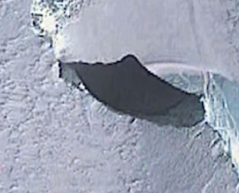 "Корабль пришельцев" выглянул из под снега в Антарктиде