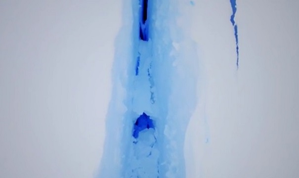 Как выглядит огромная трещина в Антарктиде
