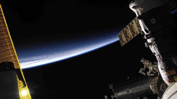 Русские профессионалы предлагают освещать Землю ночью из космоса