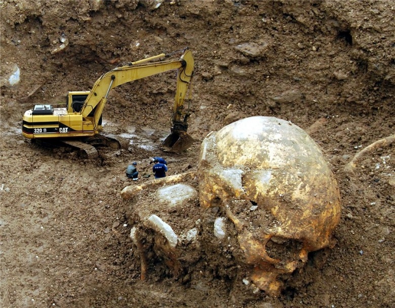 Останки огромных человеческих скелетов были уничтожены…