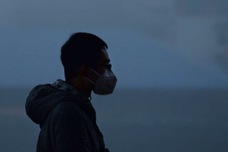 В Китае впервые введен высший уровень опасности из-за смога
