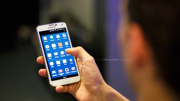 Смартфон Самсунг Galaxy J7 появился на пресс-снимках