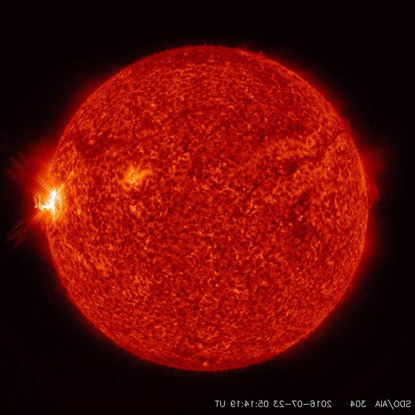 NASA показало необычное явление на скрытой стороне Солнца
