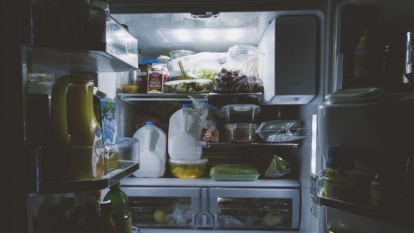 Ученые назвали самое рискованное место в холодильнике