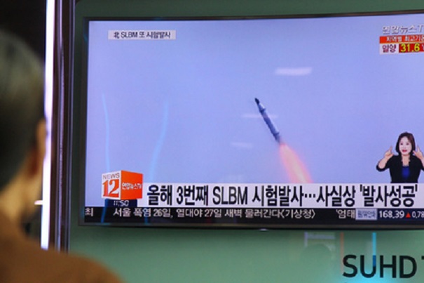 КНДР запустила 4 ракеты, три из которых упали в финансовой зоне Японии