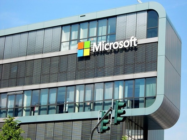 Компания Microsoft получила патент на 1-ый в мире гнущийся ноутбук