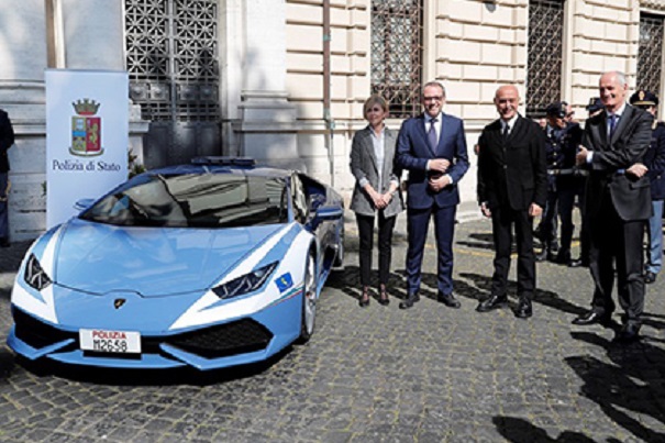 Lamborghini подарила суперкар Huracan итальянским полицейским
