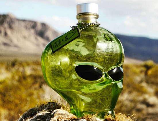 На Марсе зеленая бутылка сомнительного содержания говорит об алкогольной зависимости инопланетян