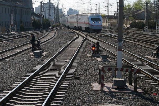 Названа основная версия столкновения электрички и поезда в столице РФ