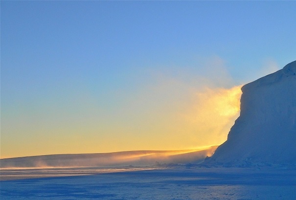 NASA показало на фото, как разрушается крупнейший ледник Гренландии
