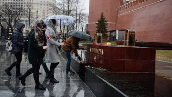 В Петербурге объявлен трехдневный траур в связи с катастрофой в метрополитене