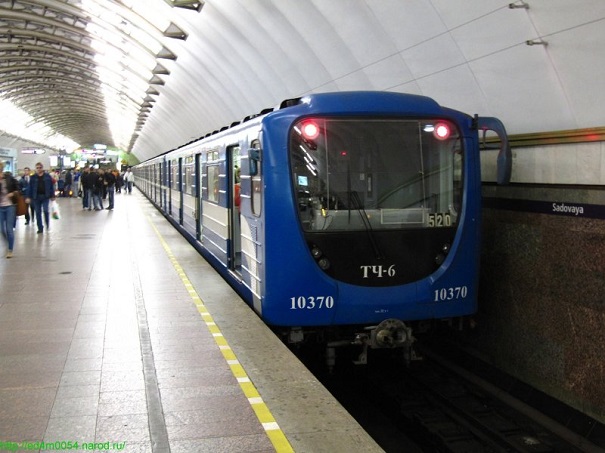 Поезда на синей ветке метро в Петербурге опаздывают из-за сбоя