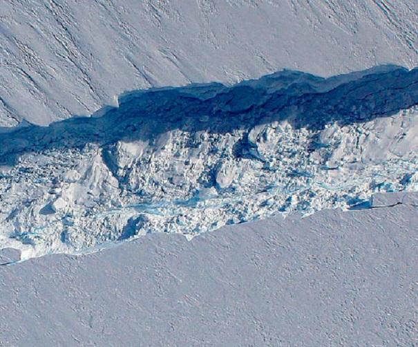 В Антарктиде найдена новая огромная трещина