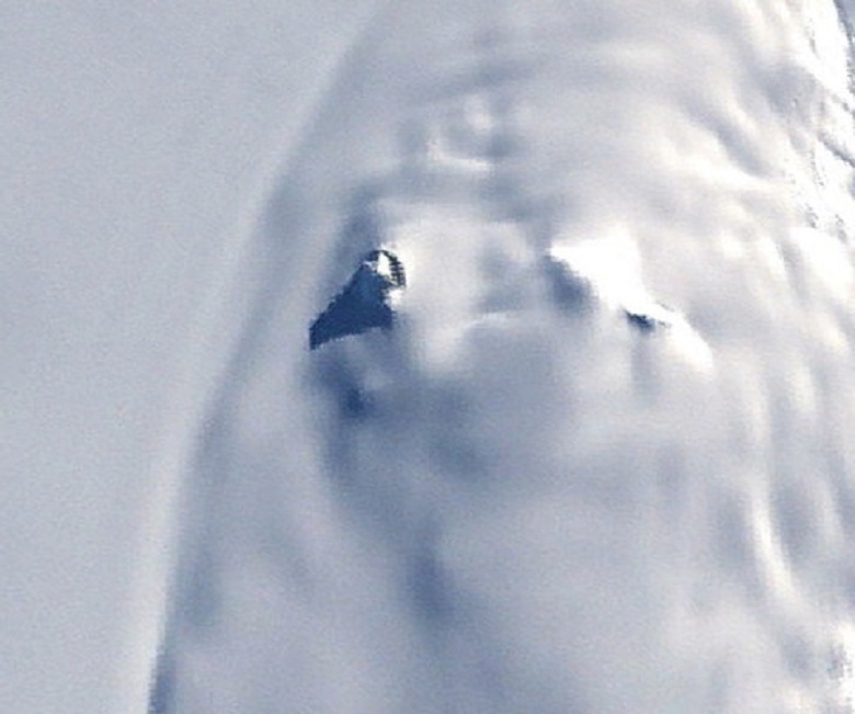 Фото со спутника пирамиды в Антарктиде