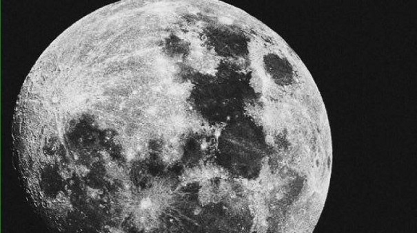 Ученые отыскали воду в ядре Луны