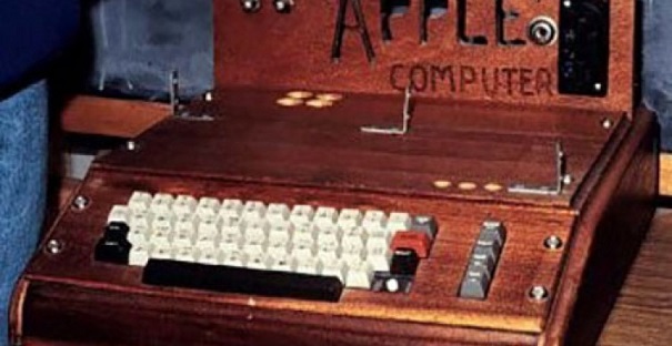 Раритетный компьютер Apple I продали на аукционе за €110 000