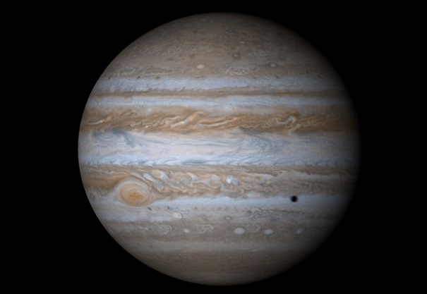 Зонд Juno снял огромные торнадо на Юпитере