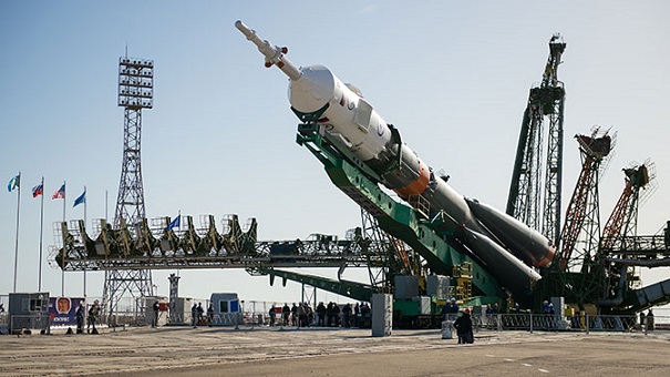 Ракету с пилотируемым кораблем на МКС установили на стартовый стол космодрома Байконур