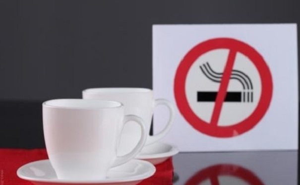 В РФ не станут продлевать рабочий день для курильщиков