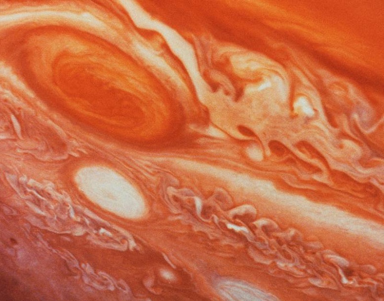 Глазами космонавта: как выглядит с орбиты красное пятно Юпитера