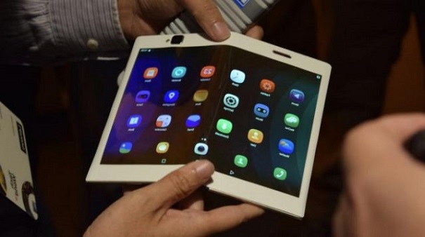 Lenovo показала складываемый смартфон-планшет Folio на андроид