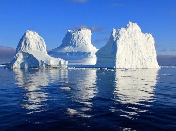 Ученые на видео показали, как откололся большой айсберг