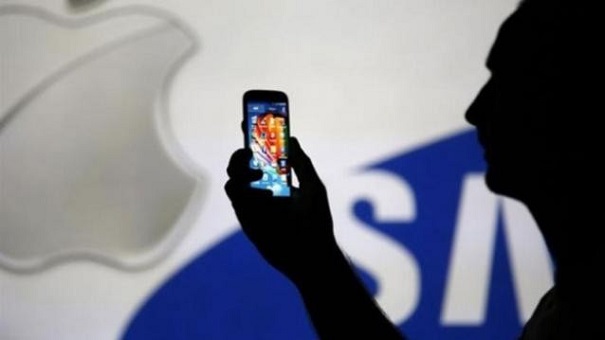 Samsung впервые опередила Apple по прибыли за три месяца