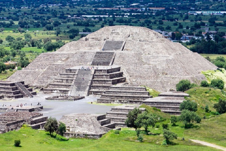 Под Пирамидой Луны в Мексике найден туннель