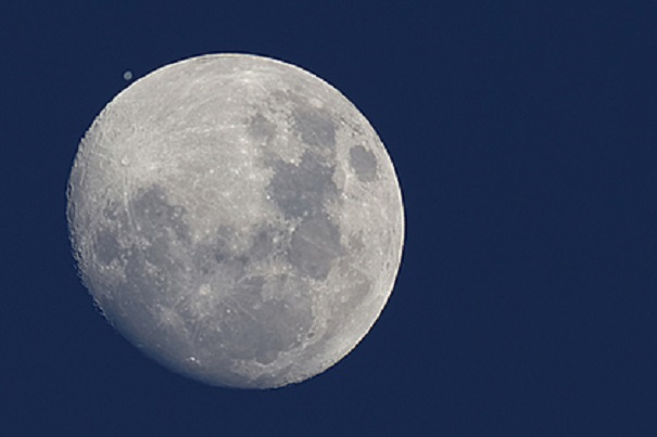 Ученые отыскали сенсационное сходство древней Луны и Земли