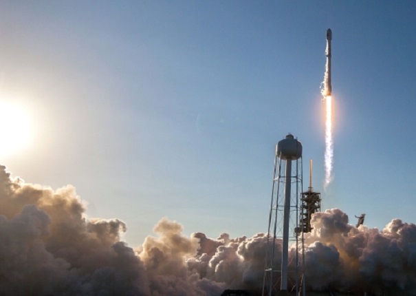Ракету Falcon 9 с грузовым автомобилем Dragon запустят 14 августа
