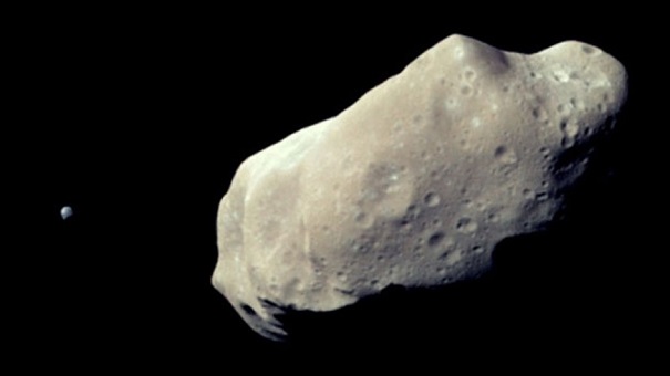 Астероид размером с девятиэтажный дом пролетит мимо Земли осенью
