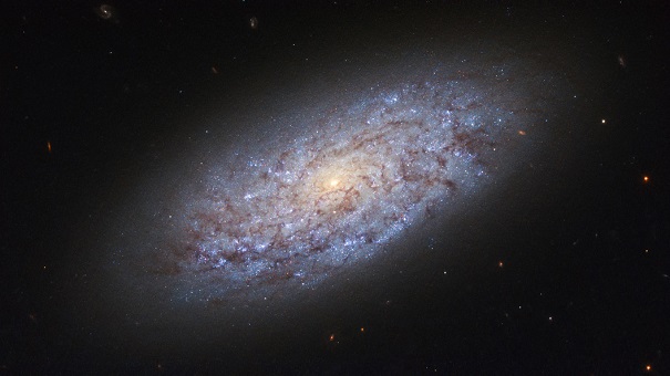 Телескоп «Хаббл» запечатлел следы 2-х галактик, разорвавших друг дружку