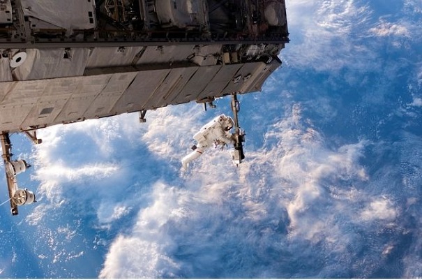 Вид на Петербург с МКС обнародовал космонавт в сети