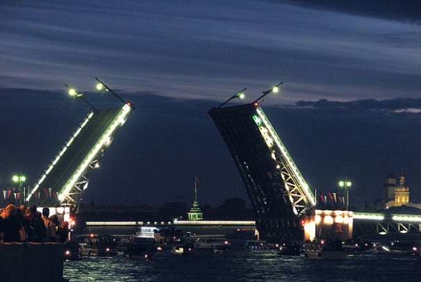 Появилось новое мобильное приложение с графиком разводки мостов Петербурга