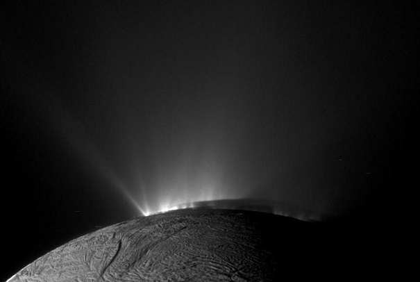 NASA обнародовал кадры солнечного затмения на Сатурне