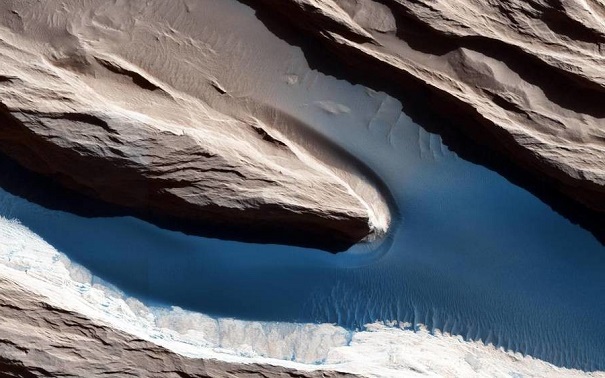 NASA показало очередные фотографии с Марса: сюрреалистические фото