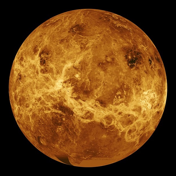 Облака на темной стороне Венеры движутся независимо от осевого вращения планеты