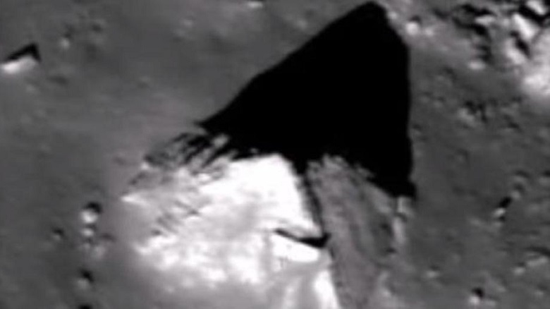 Агентство NASA зафиксировало инопланетную пирамиду на Луне