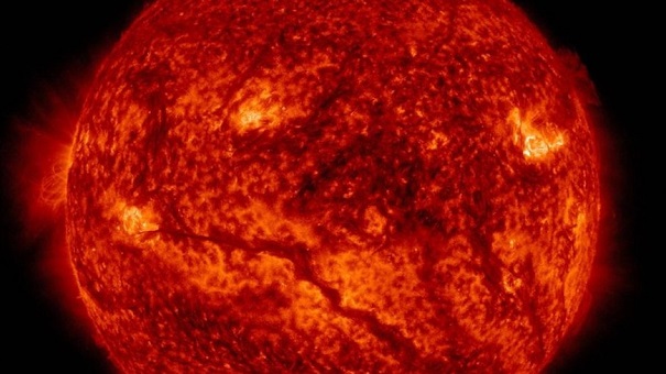 На Солнце возникла необъяснимая область в виде сердца — Ученые