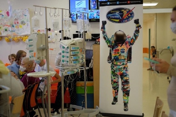 Скафандр, который украсили больные раком дети, доставят на МКС 16 октября