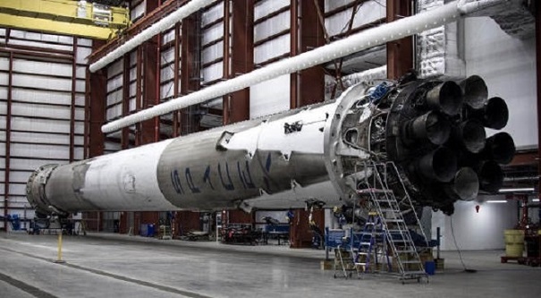 Мотор ракеты Falcon 9 взорвался на испытаниях
