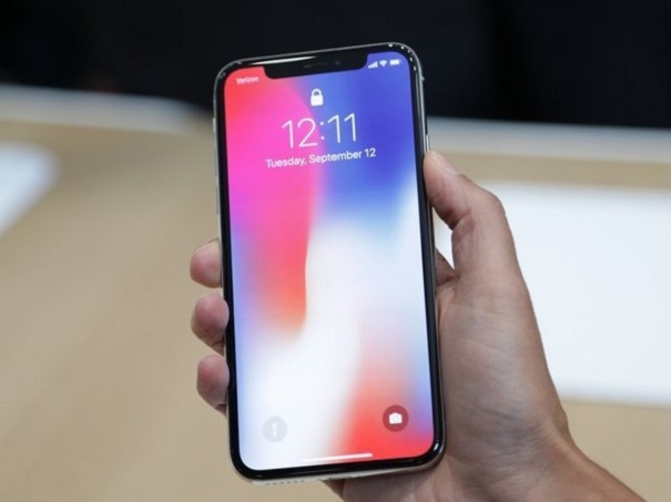 Apple пообещала исправить проблемы с дисплеем iPhone X