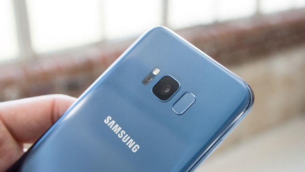 Гибкий смартфон Galaxy X «засветился» на своем сайте Самсунг