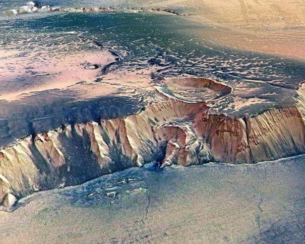 Ученые: Вода на Марсе появилась в эру существования там динозавров