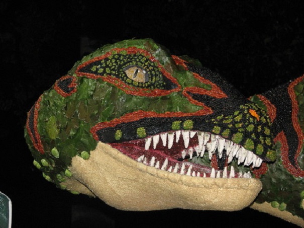 Ученые отыскали в янтаре паразитировавшего на динозавре клеща
