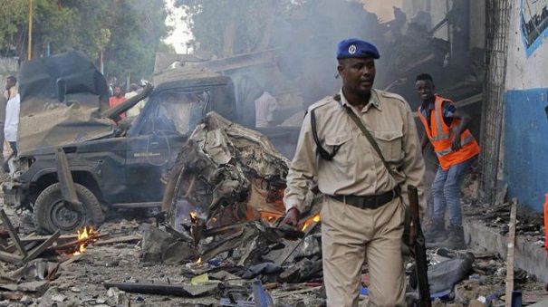 В итоге взрыва в полицейской академии в Сомали погибли 17 человек