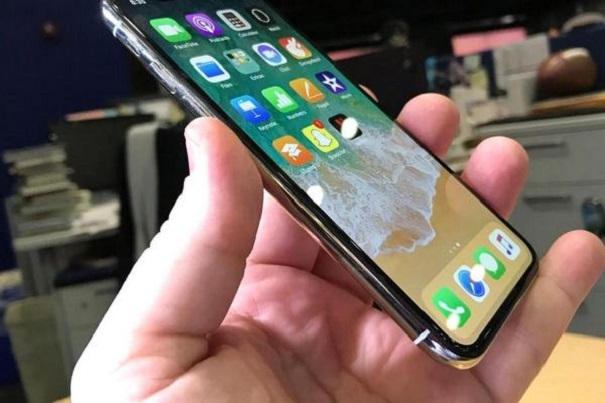 Ритейлеры докладывают о рекордных продажах iPhone X в Российской Федерации